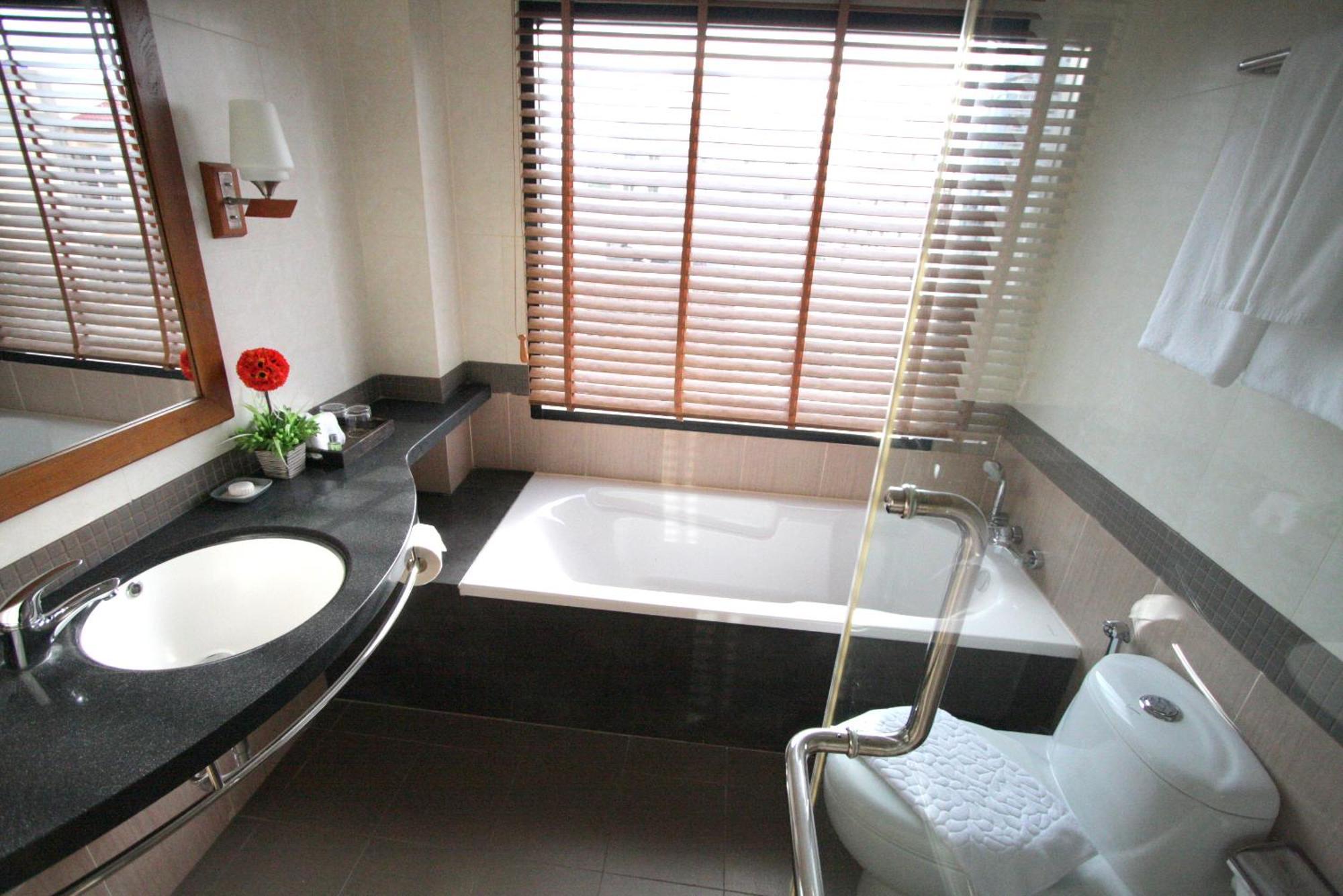 Hiran Residence Patong Экстерьер фото