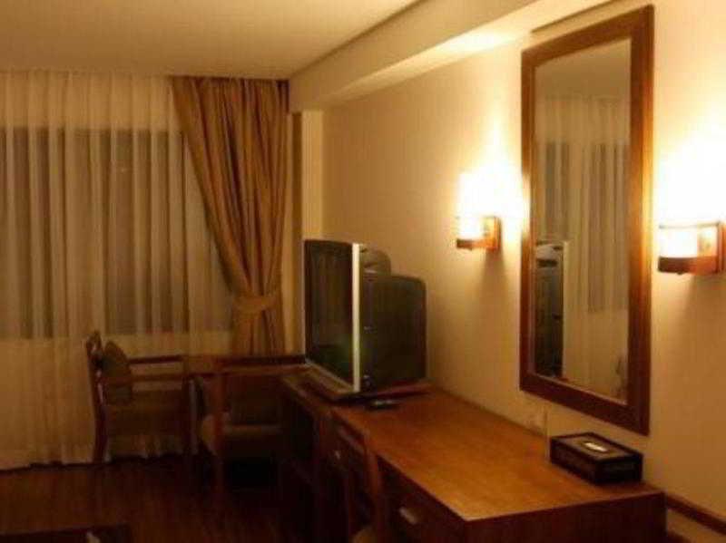 Hiran Residence Patong Экстерьер фото
